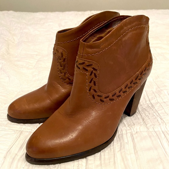 UGG insulated leather bootie - Picture 1 of 6